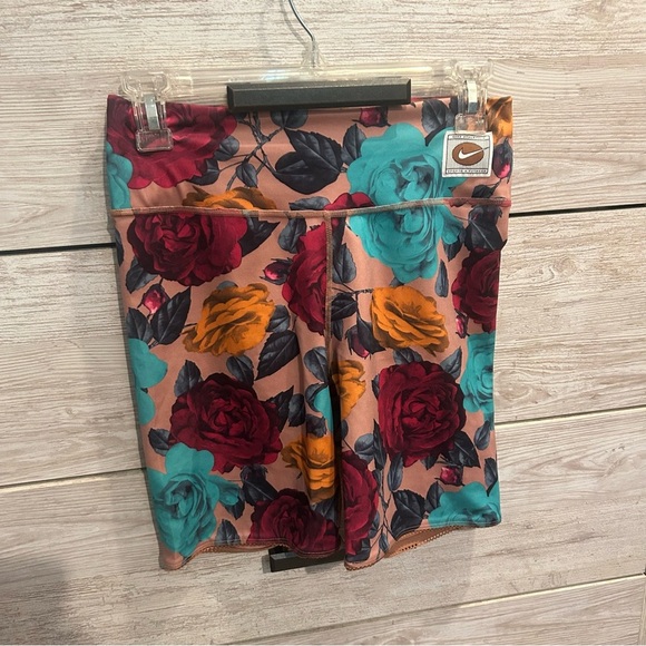 NIKE DRI FIT ONE ICON CLASH FLORAL BIKE TRAINING SHORTS WOMEN S - Picture 3 of 7